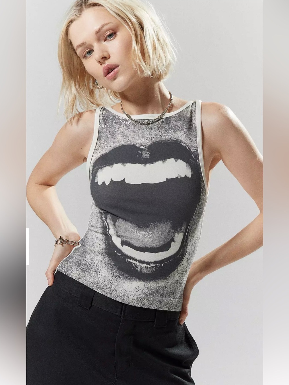 Silence + Noise Mercedes Lips Graphic Tank Top Size Large